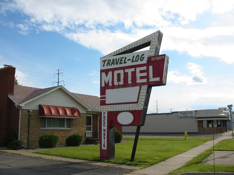 Travel Log Motel (Trav-A-Log Motel) - May 2002 Photo (newer photo)